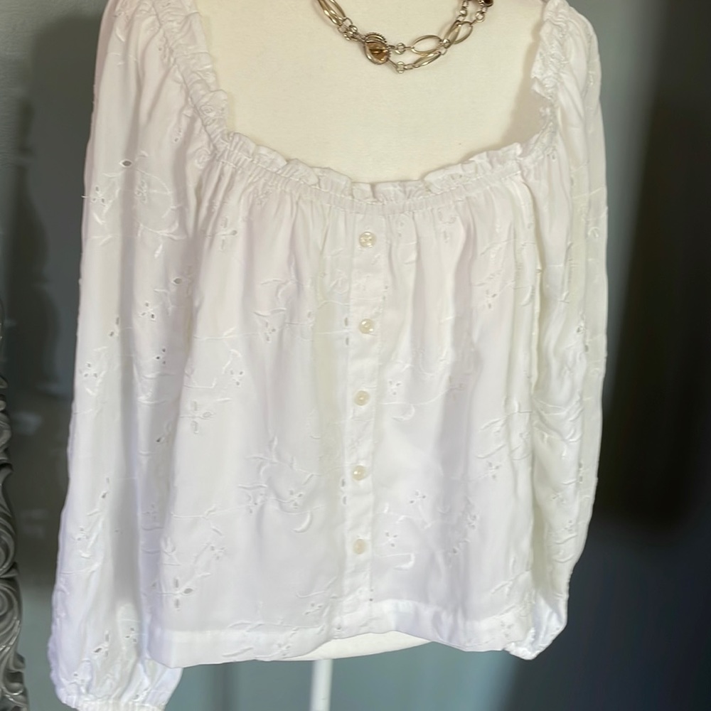 American Eagle long sleeve top eyelet cut size large can be worn off shoulder